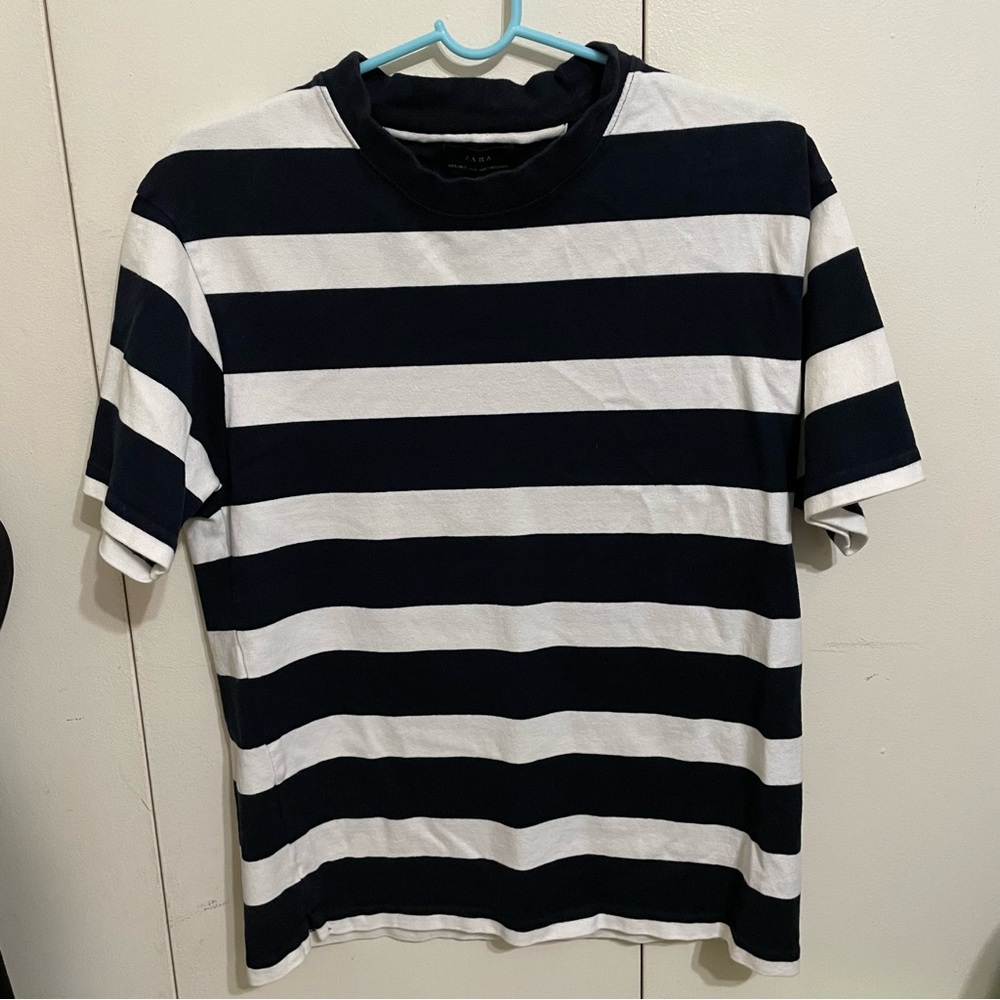 🤝 Zara Dark Blue And White Striped T-Shirt 🤝